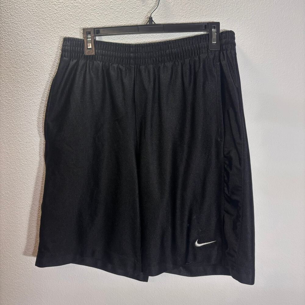 Nike Basketball Black Mesh Athletic Shorts Y2K Men Medium Drawstring Swoosh Logo
